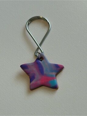 Star-Shaped Multicolor Keychain Pendant - Purple Pink Blue